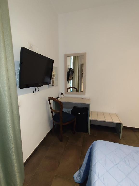 Belvedere Rooms Guest House - Double Or Twin Room With Balcony