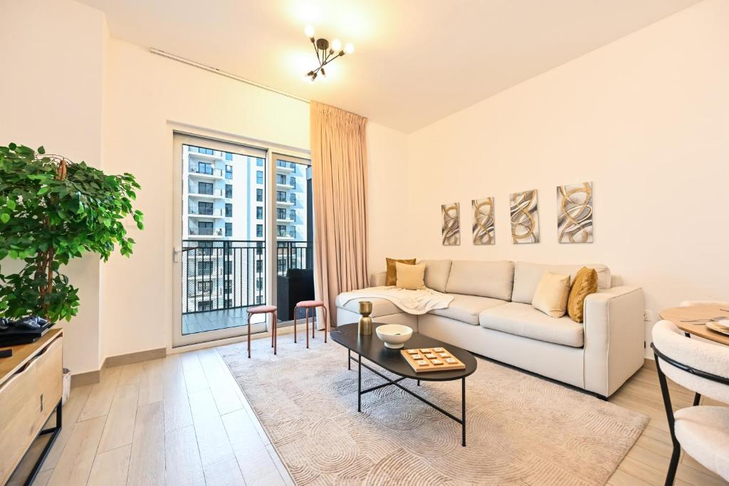 Posezení v ubytování Yas Canal 3 Luxury Apartment Close to F1 and Ferrari World