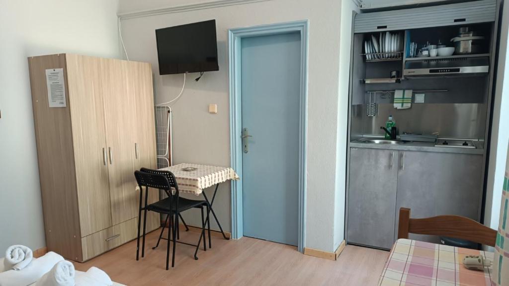 A kitchen or kitchenette at Apartments Konstantinidis