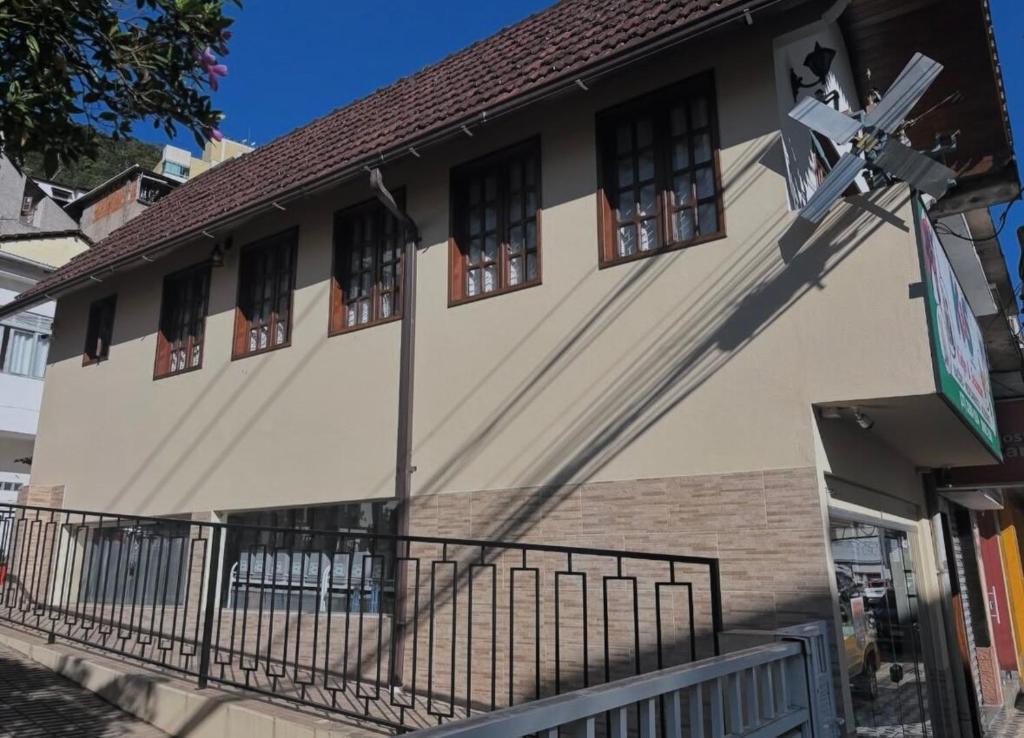 Το κτήριο όπου στεγάζεται  το διαμέρισμα