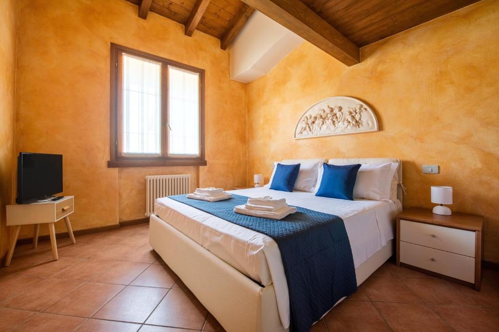 Postel nebo postele na pokoji v ubytování La Terrazza sul Lago - Splendida Vista sul Garda