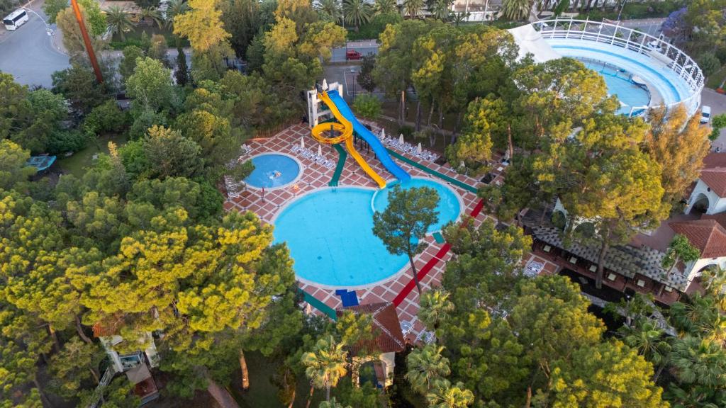 Bazén v ubytování Meder Resort Hotel - Ultra All Inclusive nebo v jeho okolí