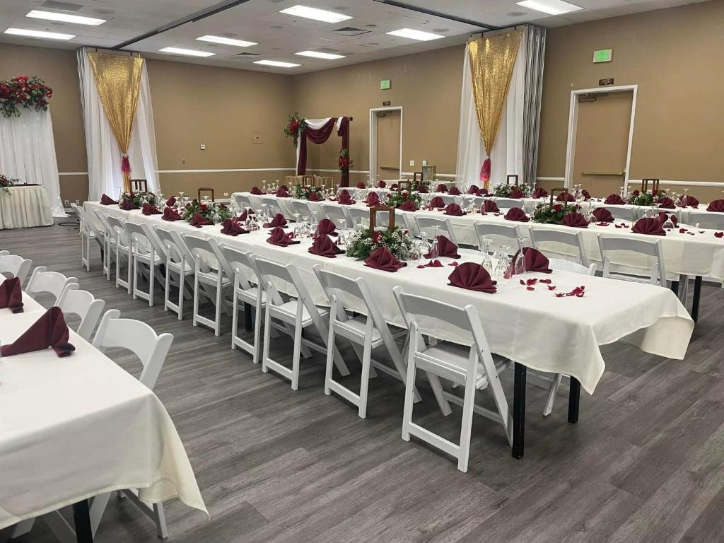 Restaurace v ubytování Clarion Inn Near China Lake Naval Station