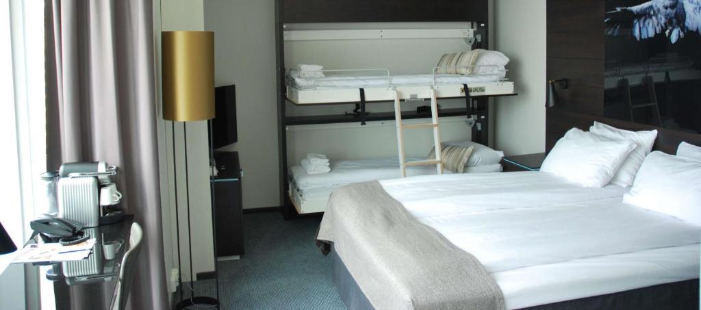 Postel nebo postele na pokoji v ubytování Scandic Ørnen