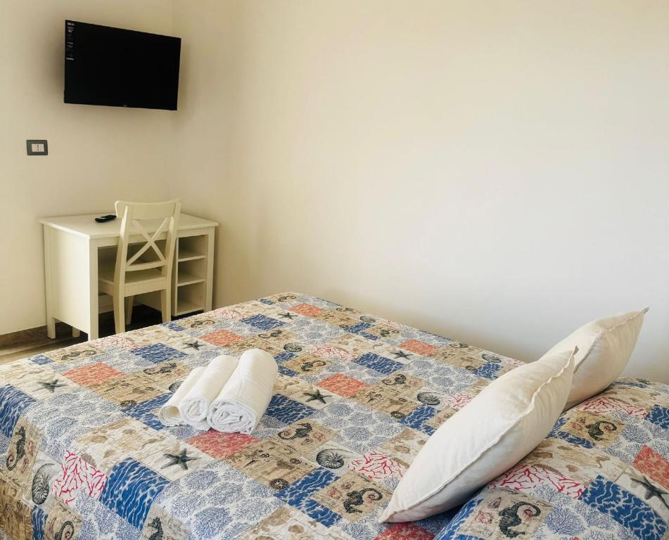 TV a/nebo společenská místnost v ubytování Conte Cavour B&B