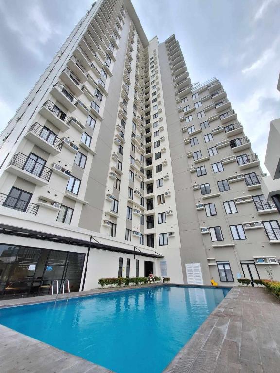 Bazén v ubytování The Median Condominium Unit 317 nebo v jeho okolí