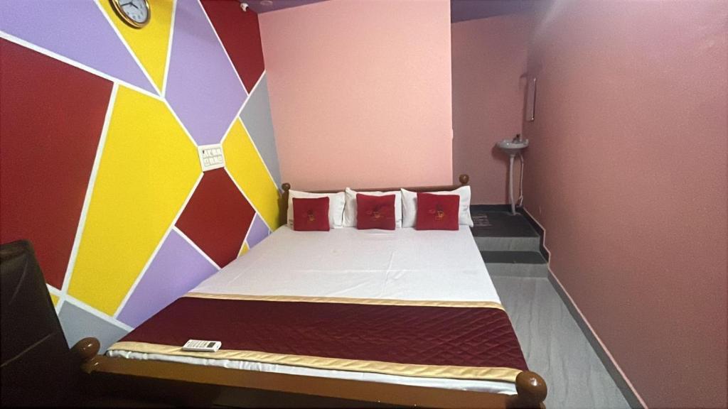 Postel nebo postele na pokoji v ubytování PANMOZHI RESIDENCY