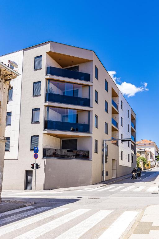 Caesars Palace - NEW modern apartment with FREE private parking