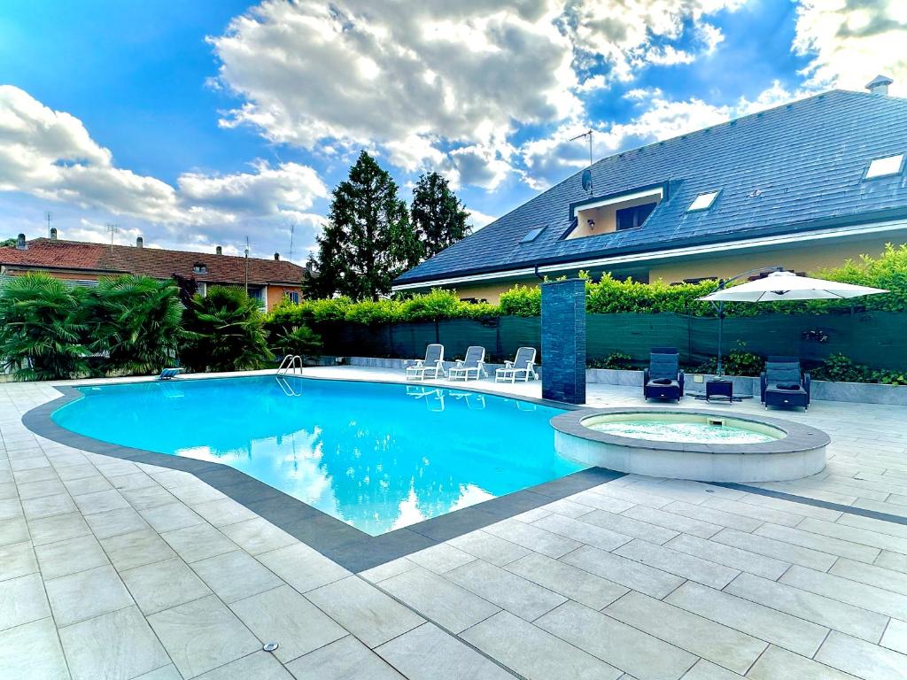 Appartamento in villa con piscina privata e vasca idromassaggio ad uso esclusivo