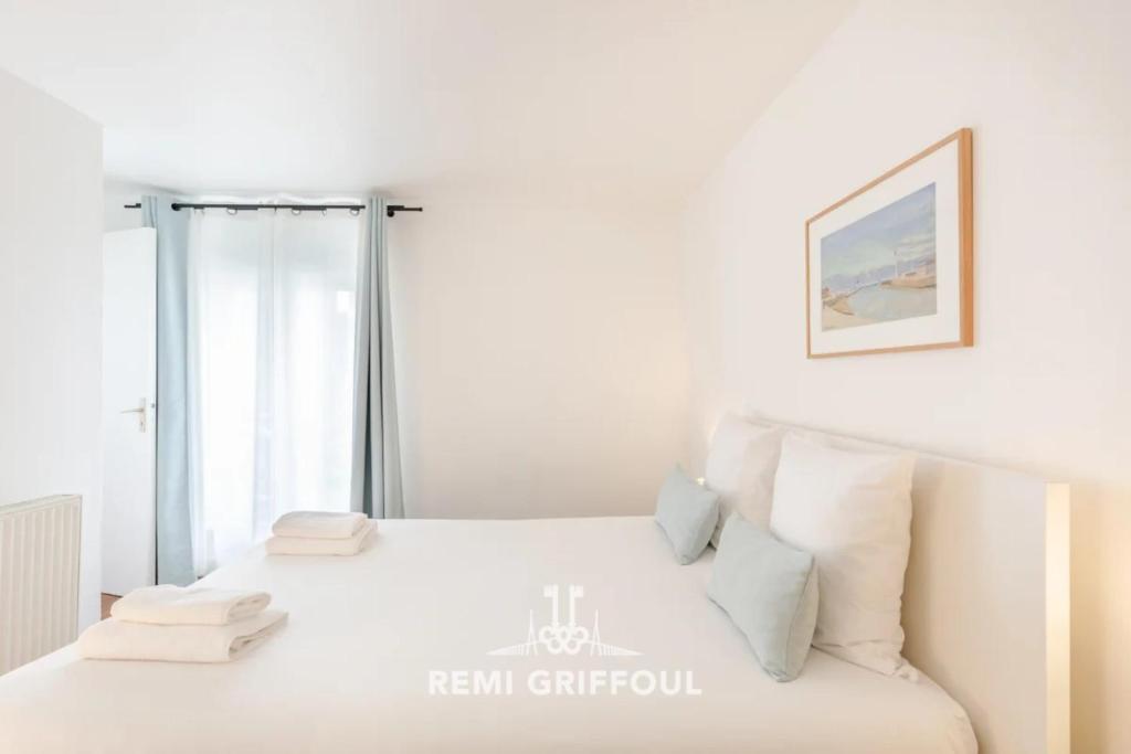 Posteľ alebo postele v izbe v ubytovaní Hypolite 3 New- Nice flat for 4 - 80 meters from the Port of Honfleur