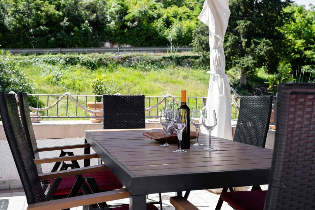 Ogród w obiekcie Holiday home in Krnica - Istrien 38131