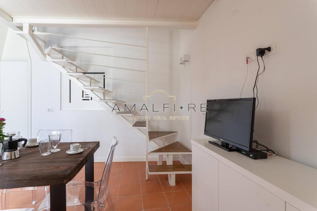 Телевизор и/или развлекательный центр в Lionetti Suite House