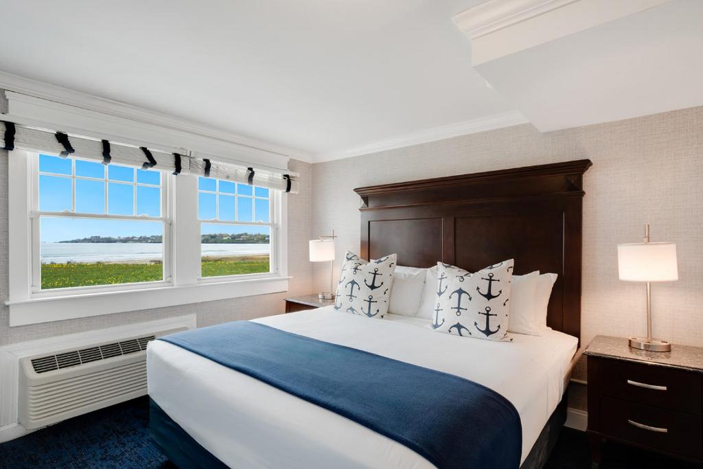 Newport Beach Hotel & Suites - 