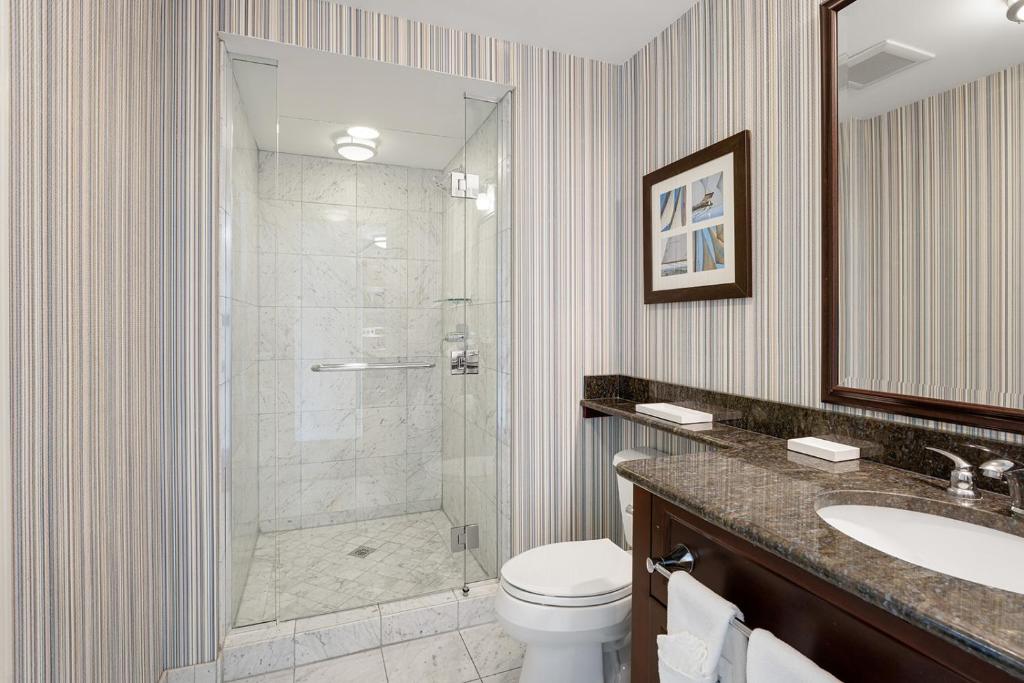 Newport Beach Hotel & Suites - 