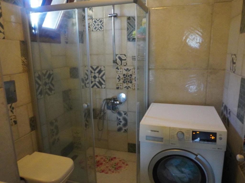 A bathroom at Cunda Villa Anka