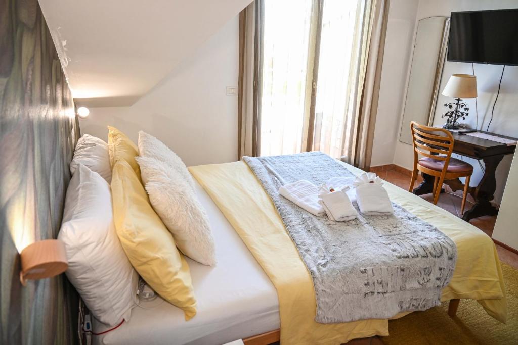 Postel nebo postele na pokoji v ubytování A Casa di Lu' Elegant Rooms