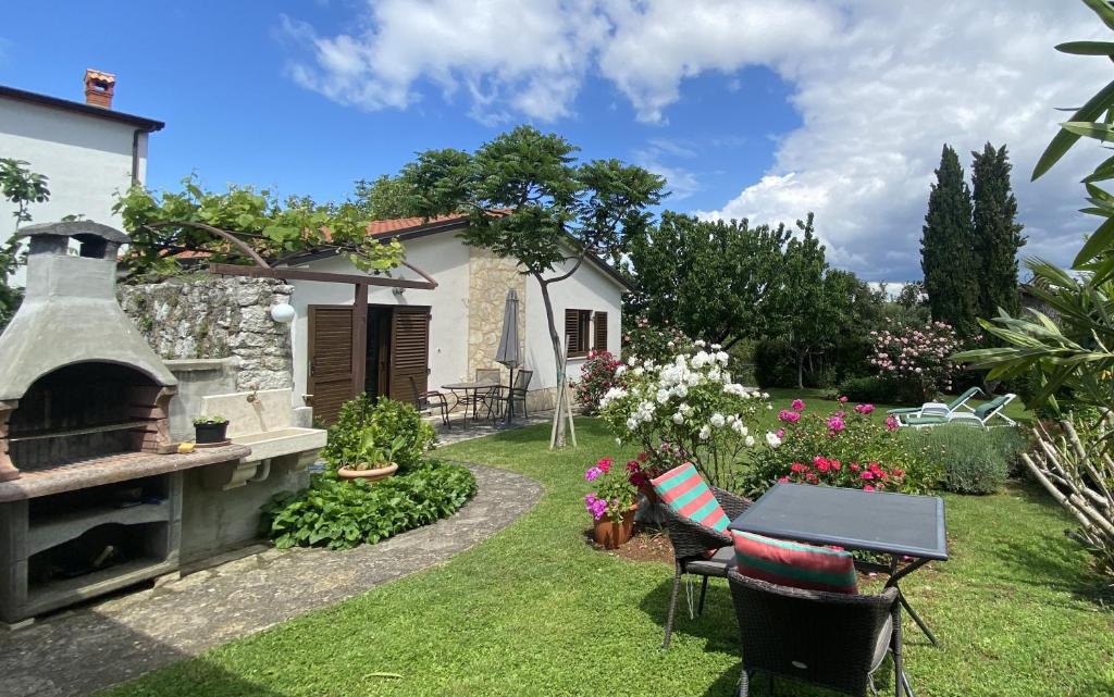 Ogród w obiekcie Apartament Onda