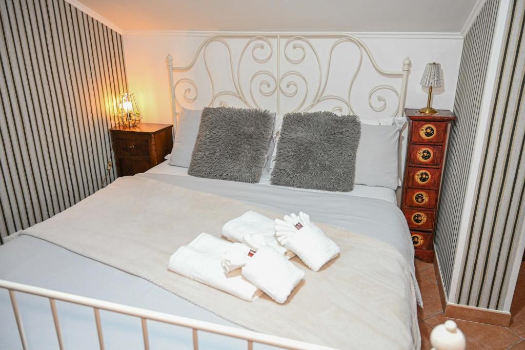 Postel nebo postele na pokoji v ubytování A Casa di Lu' Elegant Rooms