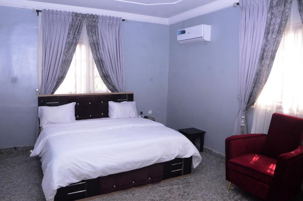 Postel nebo postele na pokoji v ubytování Atlantic Hotel