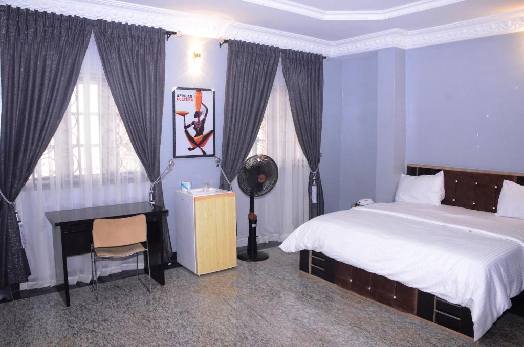 Postel nebo postele na pokoji v ubytování Atlantic Hotel