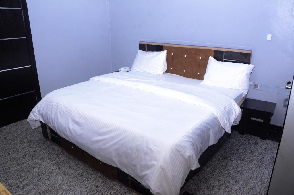 Postel nebo postele na pokoji v ubytování Atlantic Hotel