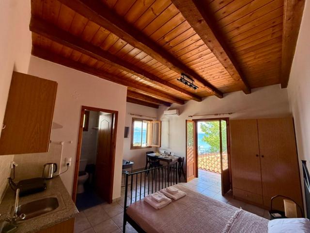 Katil atau katil-katil dalam bilik di Kyriakos Apartments