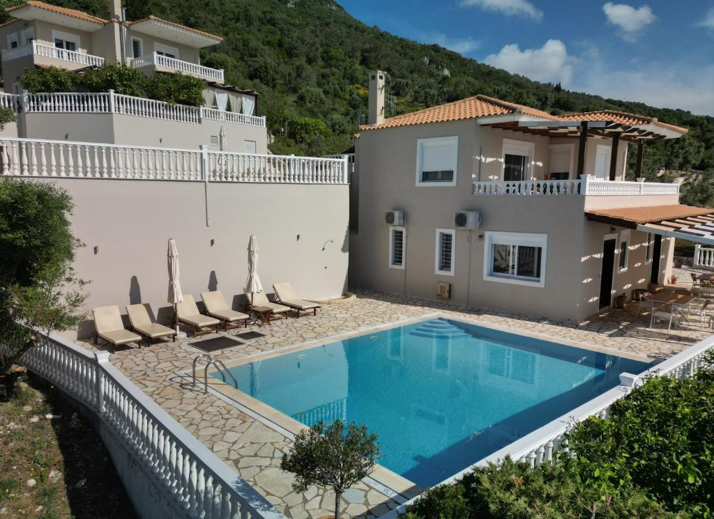Basen w obiekcie Villa Dream Apartments lub w pobliżu