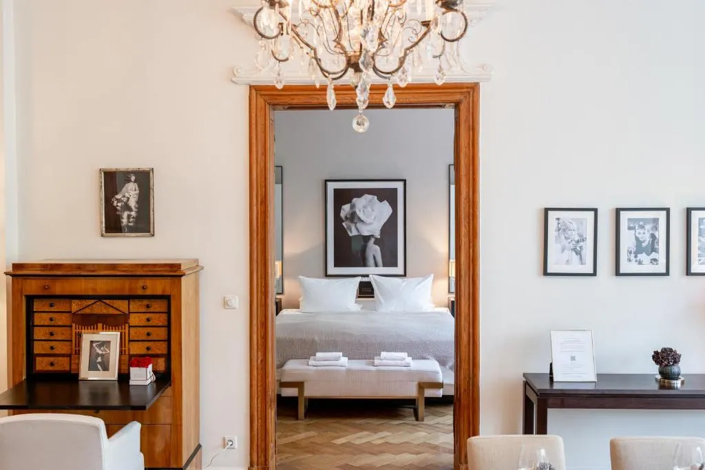 120 sqm Historic Design Apartment Savignyplatz near Ku'damm
