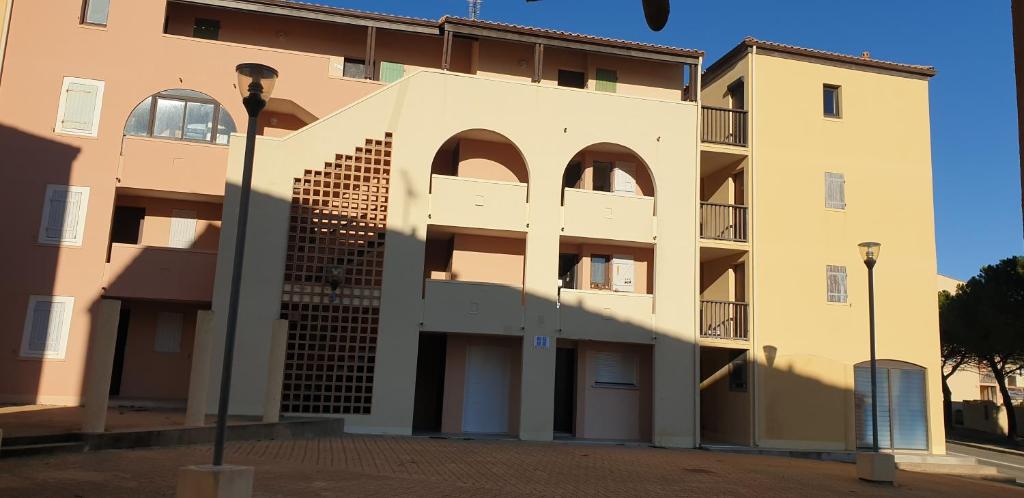 Budynek, w którym mieści się apartament
