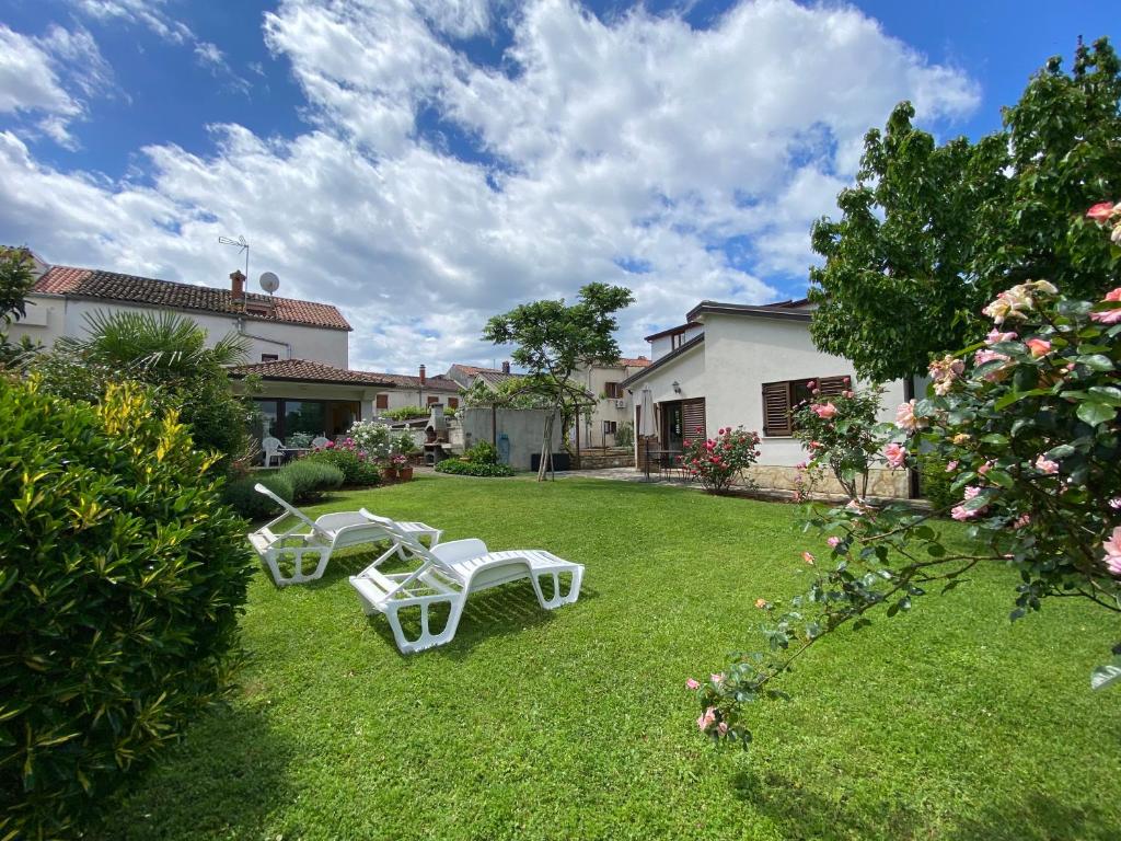 Zahrada ubytování Bungalow Perla