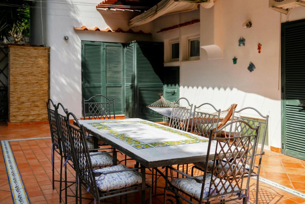 a table and chairs sitting on a patio at Villa nella curva della funicolare, Capri in Capri