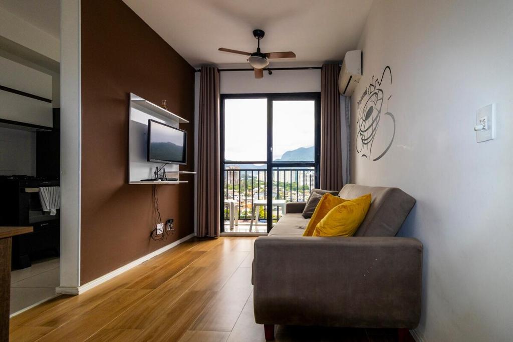 a living room with a couch and a television at Apartamento Carioca in Rio de Janeiro