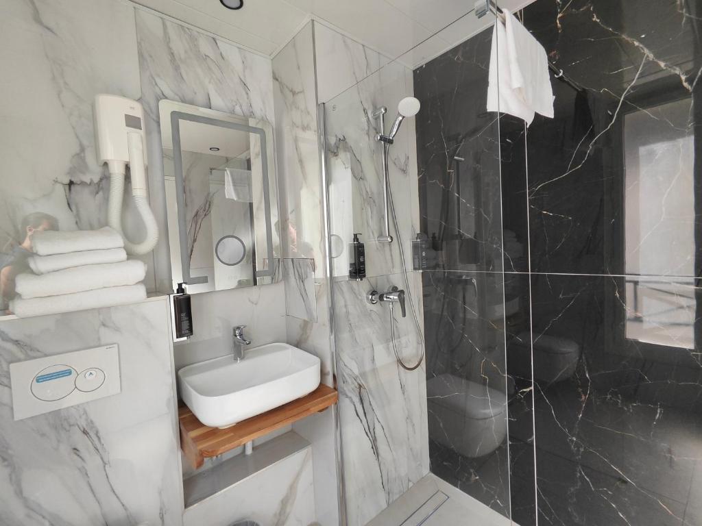 55 Hôtel Montparnasse - Resim 32