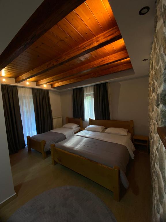 Cama o camas de una habitación en Gegest Hotel