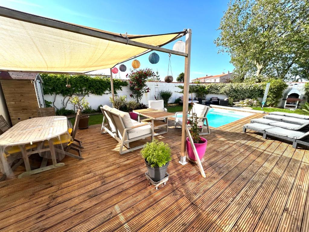 Photo de la galerie de l'établissement Maison avec piscine 3 étoiles proche de la plage, à Les Sables-dʼOlonne