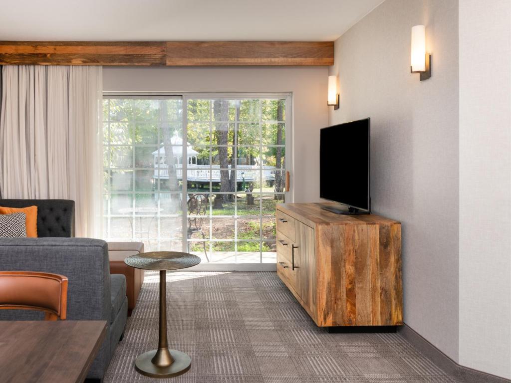 Cherry Valley Hotel - Suite King Con Divano Letto E Patio