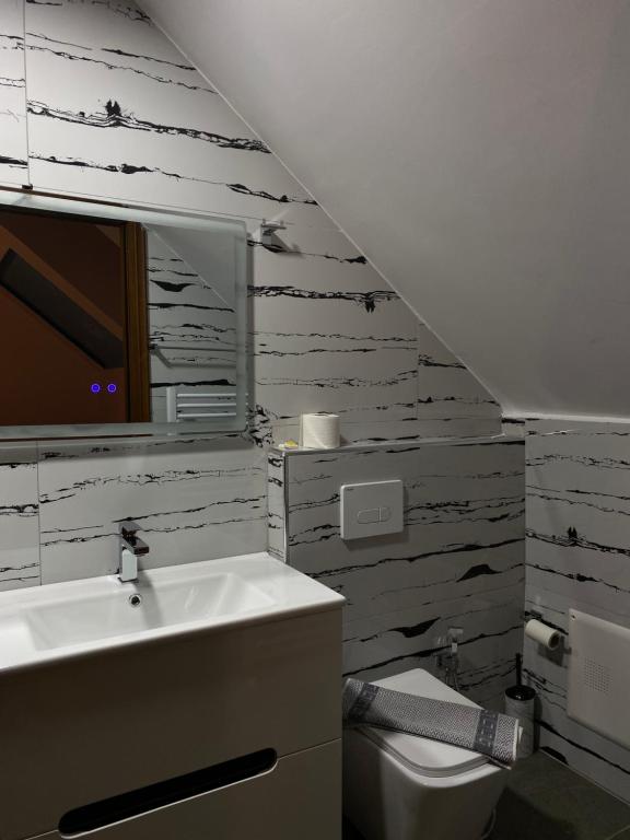 Un baño de Gegest Hotel