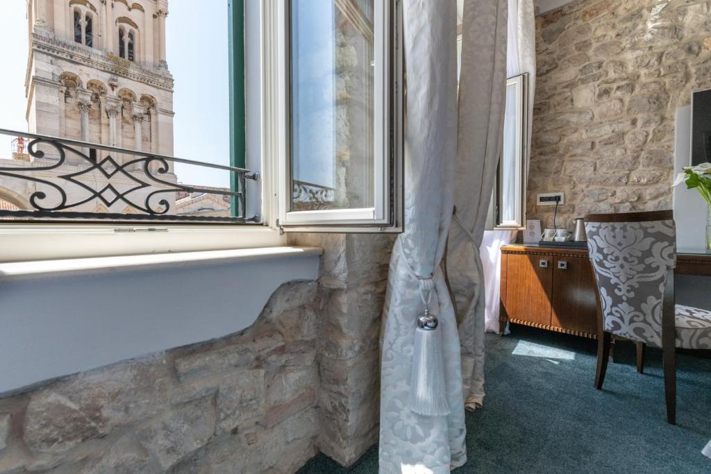 TV a/nebo společenská místnost v ubytování Heritage Hotel Antique Split