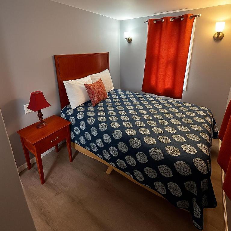 Ein Bett oder Betten in einem Zimmer der Unterkunft Atlantic Breeze Motel &amp; Apartments