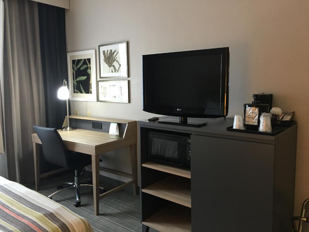 Country Inn & Suites by Radisson, Camp Springs Andrews Air Force Base , MD photo