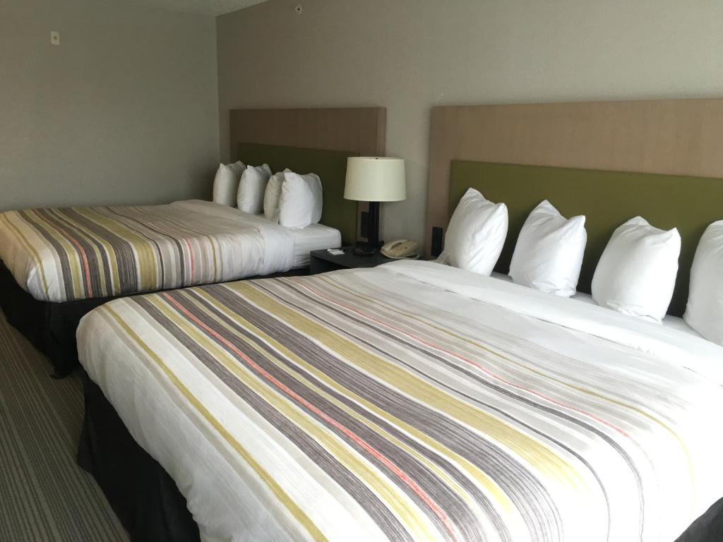 Country Inn & Suites by Radisson, Camp Springs Andrews Air Force Base , MD photo