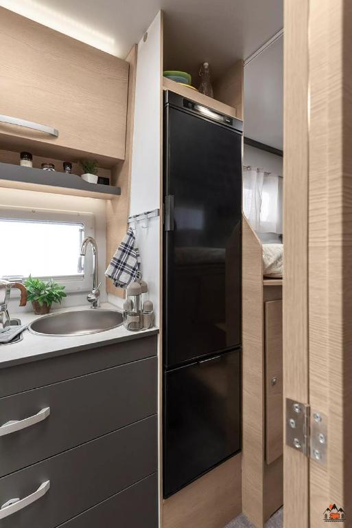 Kuchyň nebo kuchyňský kout v ubytování Camper GiottiLine Siena 385