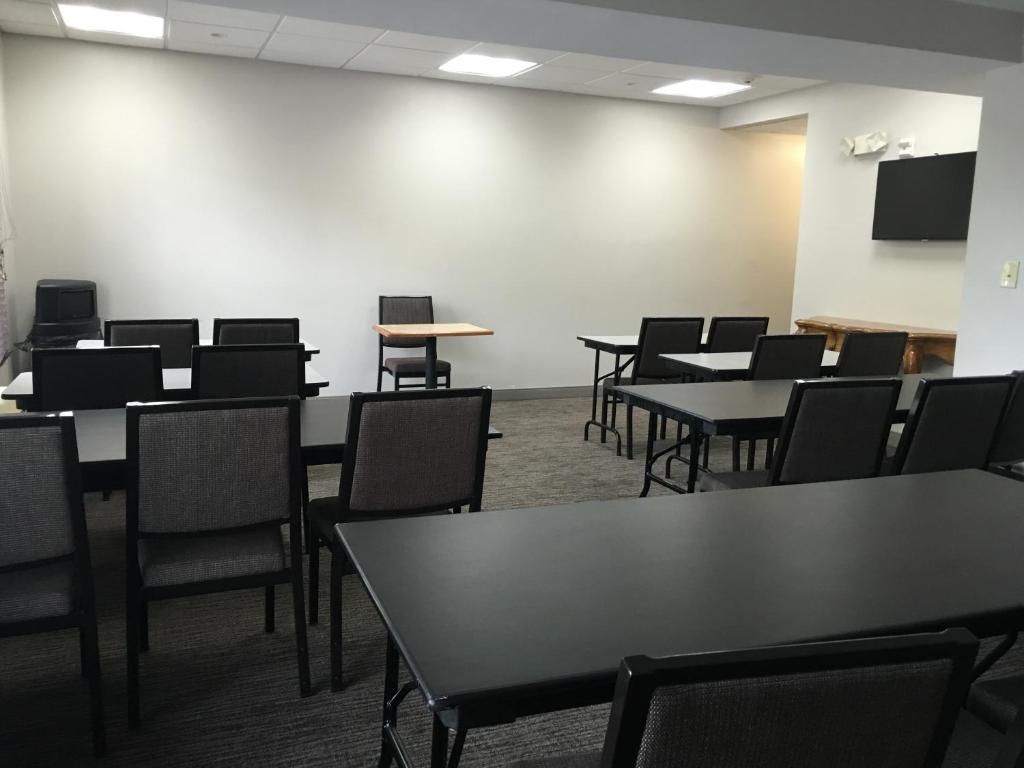 Country Inn & Suites by Radisson, Camp Springs Andrews Air Force Base , MD photo