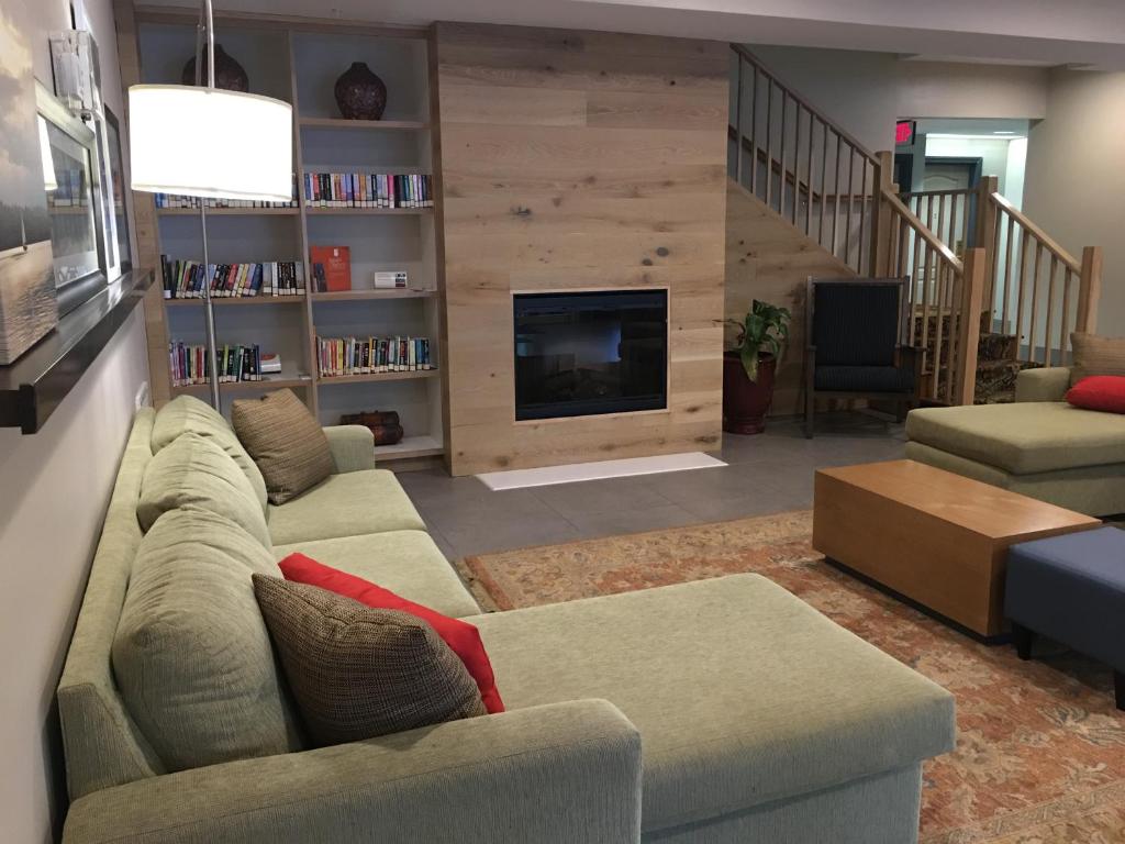 Country Inn & Suites by Radisson, Camp Springs Andrews Air Force Base , MD photo