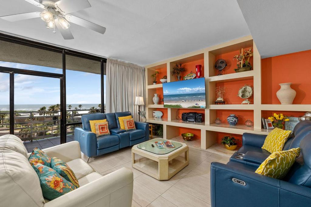 Posezení v ubytování Sunchase IV by South Padre Resort Rentals