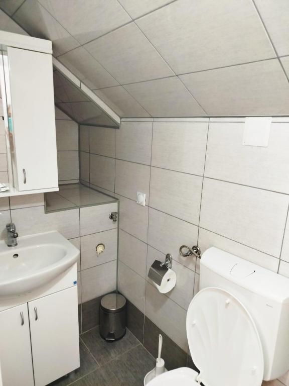 Privatan smeštaj Velić - Economy Triple Room