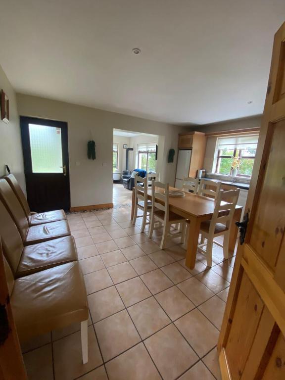 Posezení v ubytování Home in Oulart, Wexford