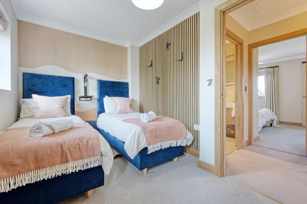 Postel nebo postele na pokoji v ubytování Fun luxury stay, city walkable, Garden, Parking - Oakview