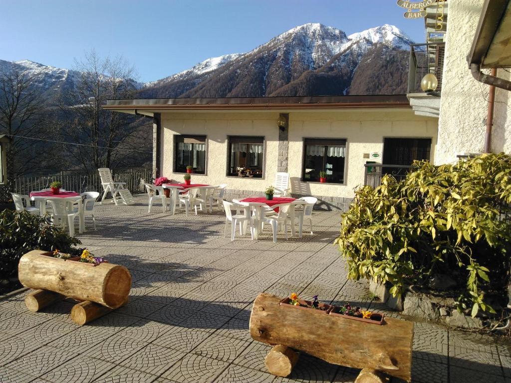 Nespecifikovaný výhled na hory nebo výhled na hory při pohledu z hotelu