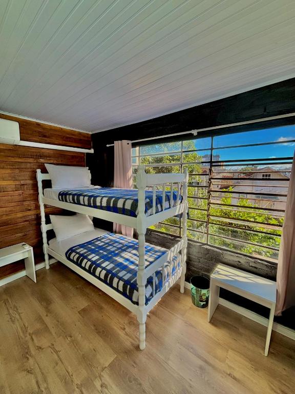 Postel nebo postele na pokoji v ubytování Casa do Rogério Hostel